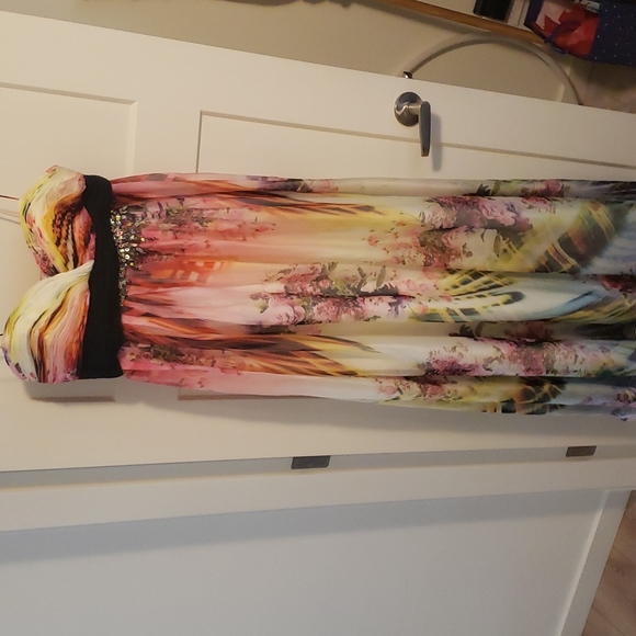 JS Boutique Empire Gown - Picture 2 of 5